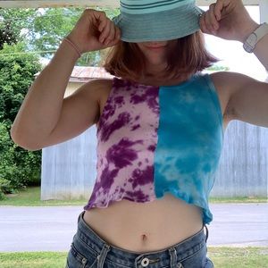 Split tie dye tank top!